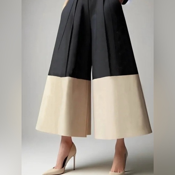 Chic Black and Cream Wide-Leg Pants - Picture 2 of 3